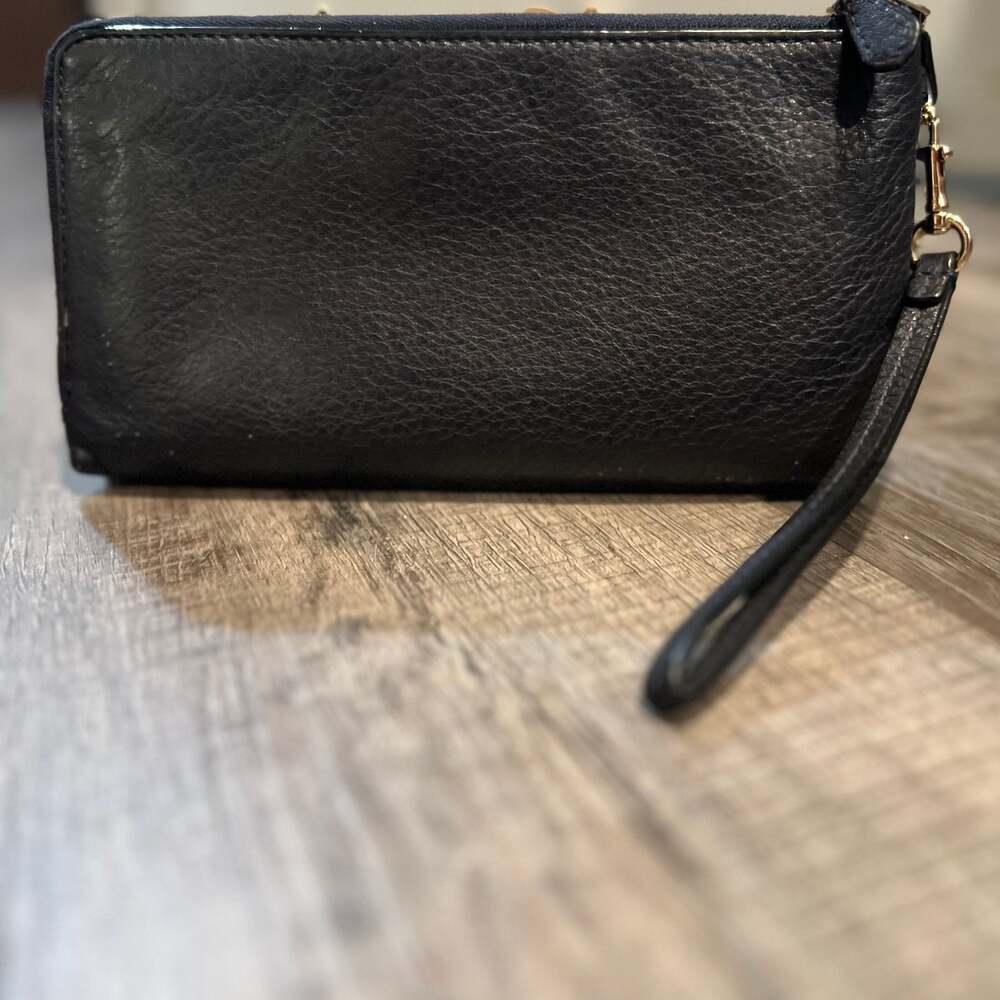 Coach - Picture 3 of 6